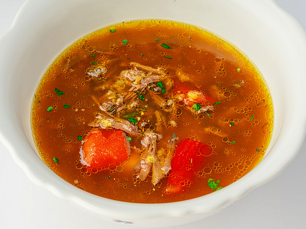 Суп мясной с копченой щекой